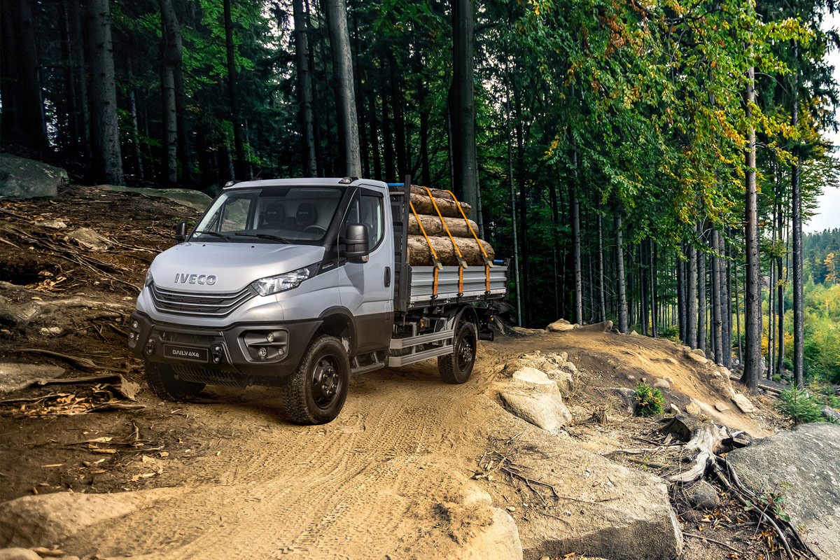 IVECO Daily 4x4 carrying timber