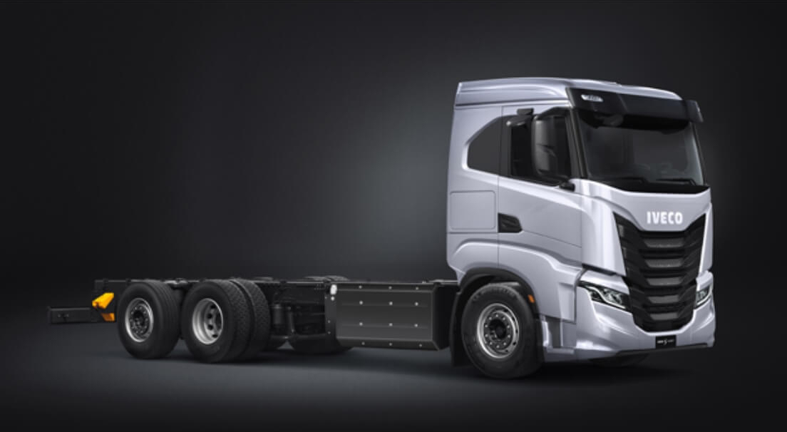 IVECO S-Way with no trailer graphic